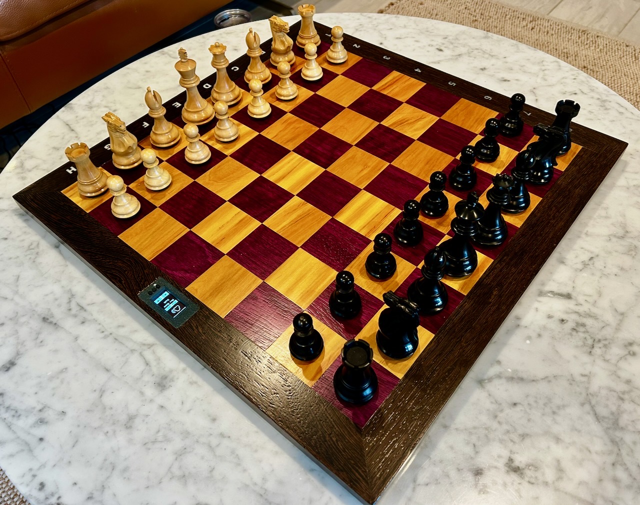 The edge display and buttons set into the frame of the board